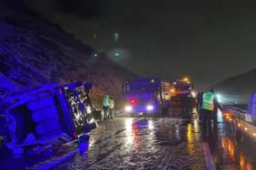 Kuzey Marmara Otoyolu’nda servis minibüsü devrildi 11 yaralı