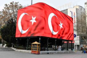 Mansur Yavaş’tan bayrak talimatı Ankara’nın dört bir yanı Türk bayraklarıyla donatıldı