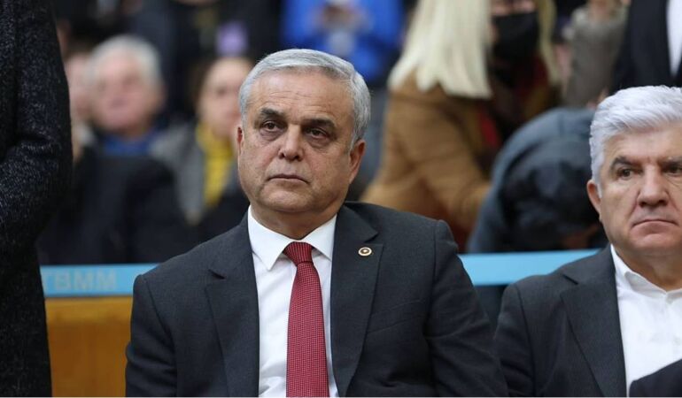 CHP’den istifa eden milletvekili Hasan Ufuk Çakır AKP’ye katılıyor!
