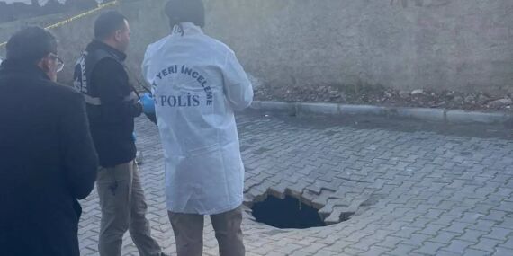 Yağış nedeniyle çöken yolda insan kemikleri bulundu!