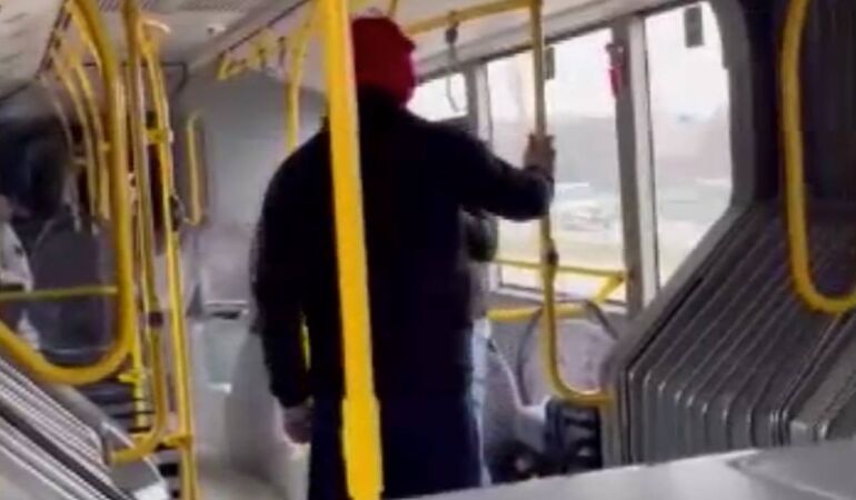 Otobüste ‘yer’ tartışması: Yolcuyu darbedip, ‘Komutanımı çağırın’ dedi!