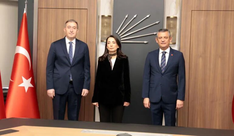 DEM Parti’nin CHP’ye ziyareti sonrası Özgür Özel’den dikkat çeken açıklama: ”Keşke’ demesin, kanun teklifini Meclis’e getirsin’