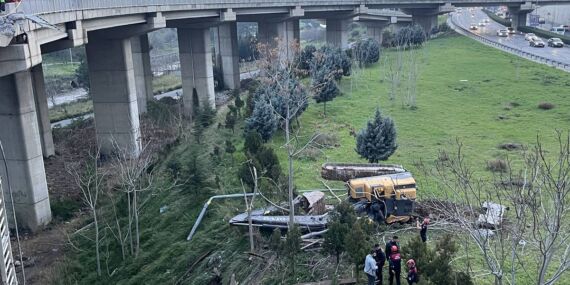İzmir’de feci kaza: 1’i ağır 3 yaralı