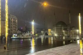 kar istanbul’a geldi taksim’de lapa lapa yağış
