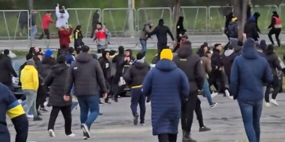 Dev derbi öncesi kavga: Taraftarlar birbirine girdi!