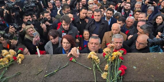 Uğur Mumcu, Ankara Karlı Sokak’taki evinin önünde anıldı!