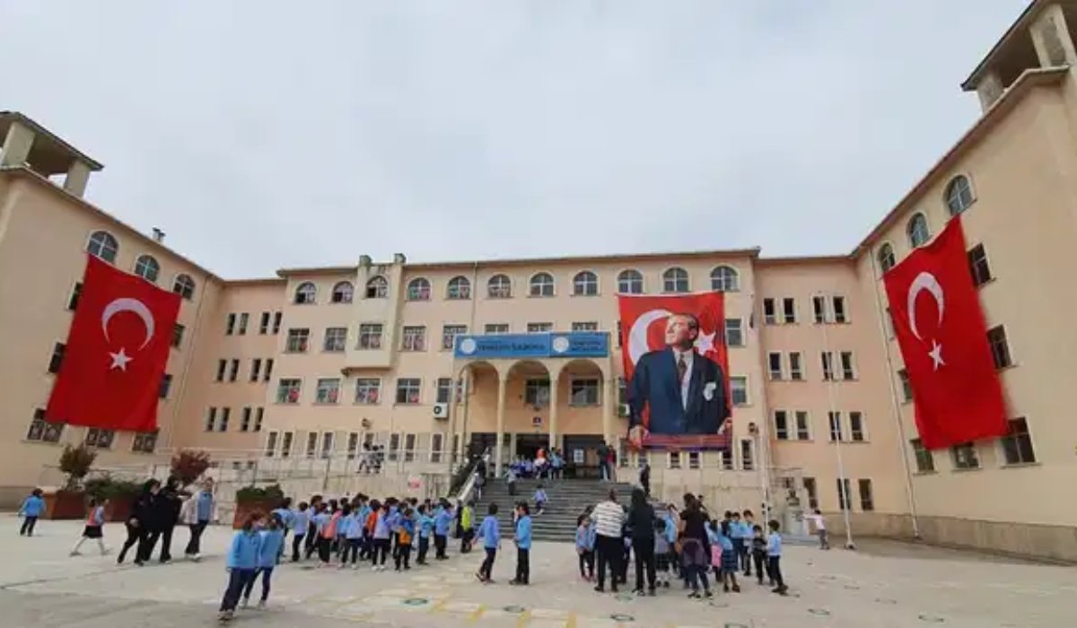 ‘İlahili’ teneffüs ziline tepki gösteen velinin, gözaltına alındığı ortaya çıktı