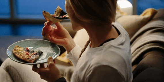 Gece atıştırmasına ara: Kalp sağlığı için 3 saat kuralı