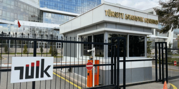 TÜİK’ten Yaşam Memnuniyeti Araştırması: Türkiye’nin yüzde 53,3’ü mutlu, en büyük sorun hayat pahalılığı