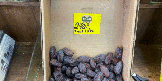 Sofrada ekonomik dönüşüm: Hurma taneyle satışta, güllaç cevizle