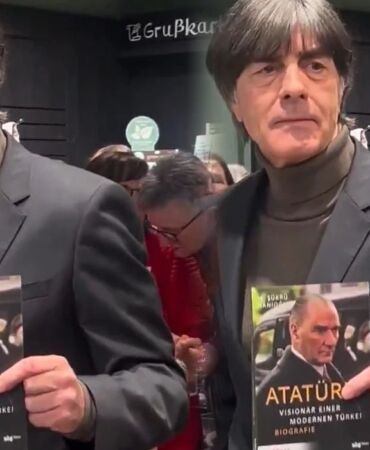 Alman teknik adam Joachim Löw’den Atatürk’e saygı '100 yıl geçmesine rağmen hala...'