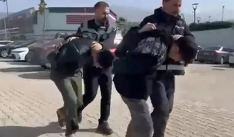 Buluştukları kadına cinsel saldırıda bulundular, parasını ve telefonunu gasbettiler!