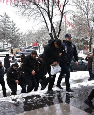 Erzurum merkezli 29 ilde siber dolandırıcılık operasyonu