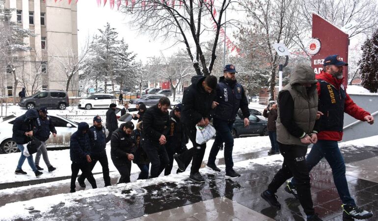 Erzurum merkezli 29 ilde siber dolandırıcılık operasyonu!
