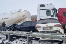 Erzurum’da can pazarı TIR ve araçlar çarpıştı