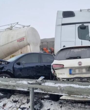 Erzurum’da can pazarı TIR ve araçlar çarpıştı