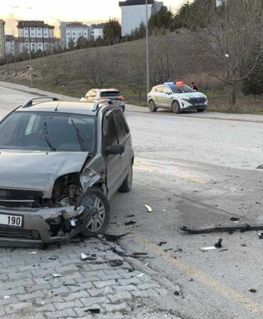 Eskişehir’de kavşakta can pazarı Çok sayıda yaralı var