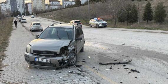 Eskişehir’de kavşakta can pazarı: Çok sayıda yaralı var!
