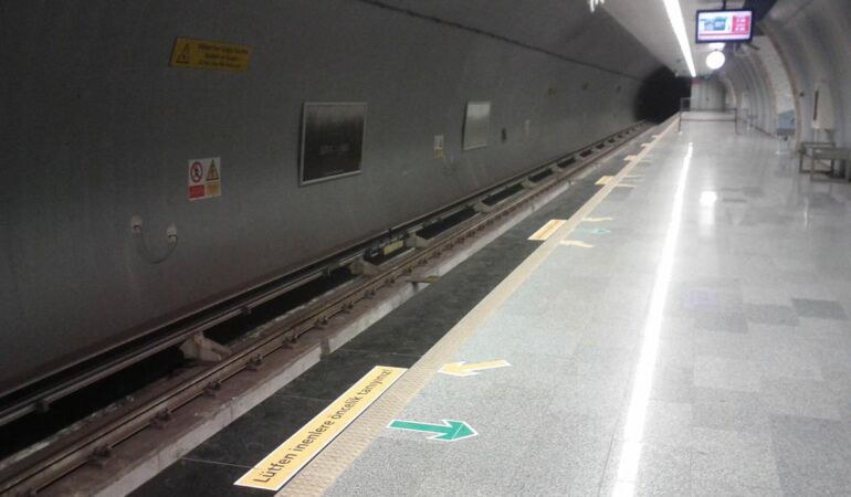 Hacıosman Metro İstasyonu’nda intihar!