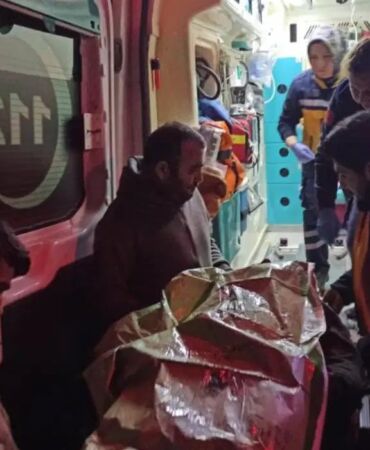 Hatay’da yaylada kaza Kepçe operatörü kurtarıldı, itfaiyeciler oksijen zehirlenmesi yaşadı
