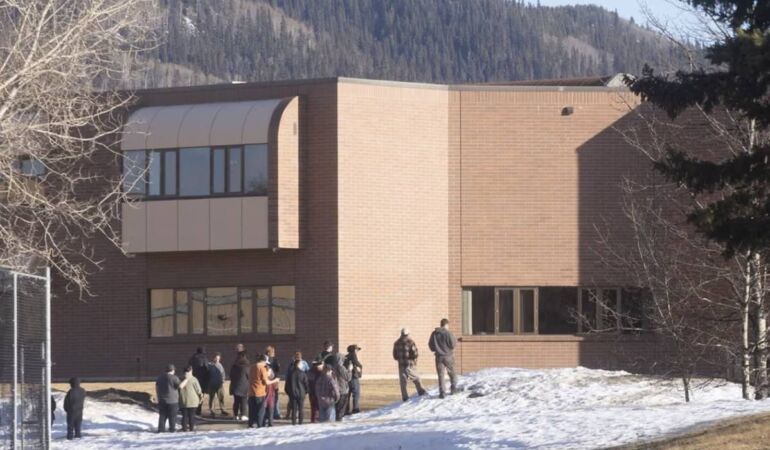 Kanada’da okul saldırısının şüphelisinin polis kaydı kabarık