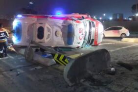 Kartal'da feci kaza 2'si sağlık personeli 3 yaralı