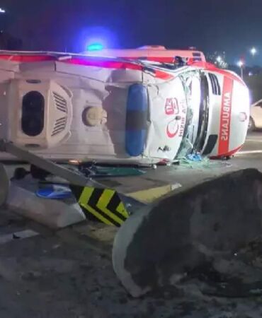 Kartal'da feci kaza 2'si sağlık personeli 3 yaralı