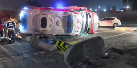 Kartal’da feci kaza: 2’si sağlık personeli 3 yaralı
