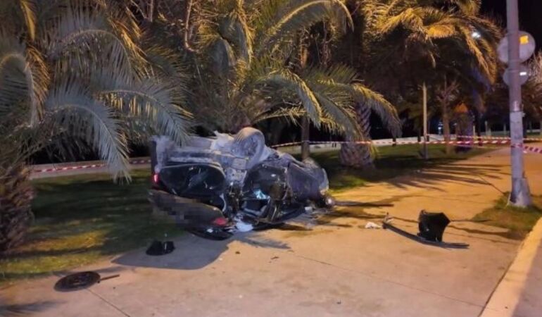 Kartal’da virajı alamayan otomobil ortalığı savaş alanına çevirdi