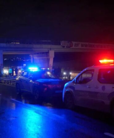 Küçükçekmece’de motosiklet temizlik aracına çarptı 2 kişi hayatını kaybetti!