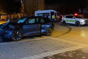 Otomobil ile özel eğitim ve rehabilitasyon servisi çarpıştı 9 yaralı!