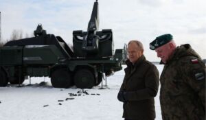 Polonya Başbakanı Tusk İran'ı derhal terk edin!