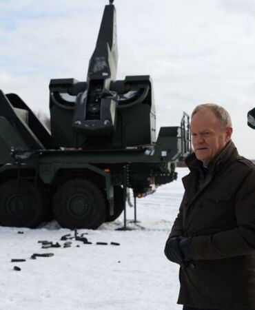 Polonya Başbakanı Tusk İran'ı derhal terk edin!