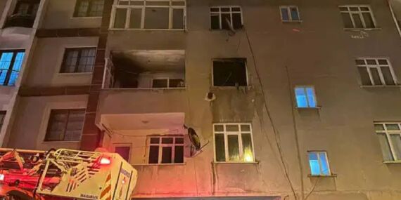 Sancaktepe’de 3 katlı binada yangın!