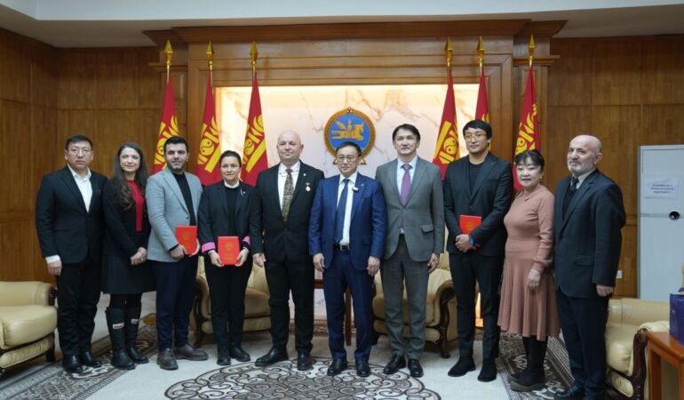 Türk ve Moğol hekimlerden Moğolistan’daki ilk çocuk kemik iliği nakli