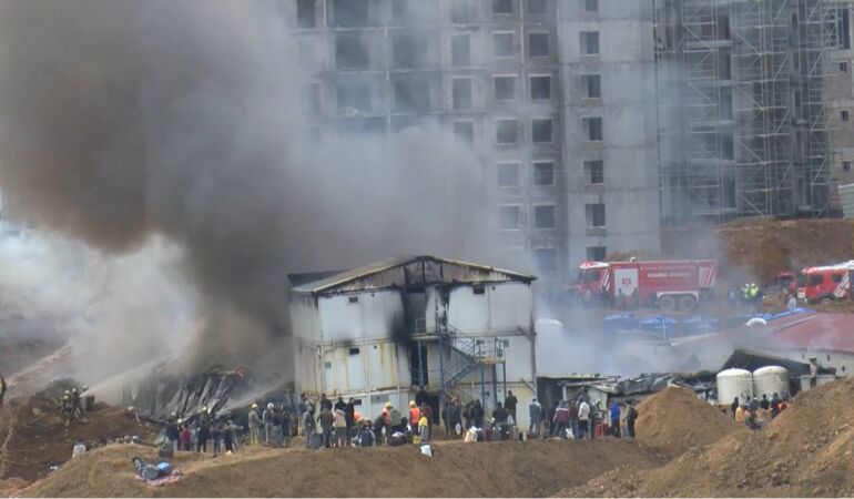 Tuzla’da işçi konteynerlerinde yangın!