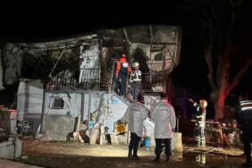 Uşak’ta alevler prefabrik evi sardı Çiftin cansız bedenlerine ulaşıldı!