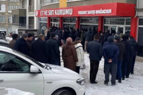 Yozgat’ta yurttaşlar soğukta ucuz et bekliyor