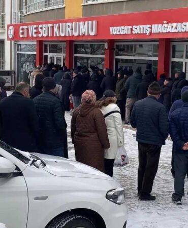 Yozgat’ta yurttaşlar soğukta ucuz et bekliyor