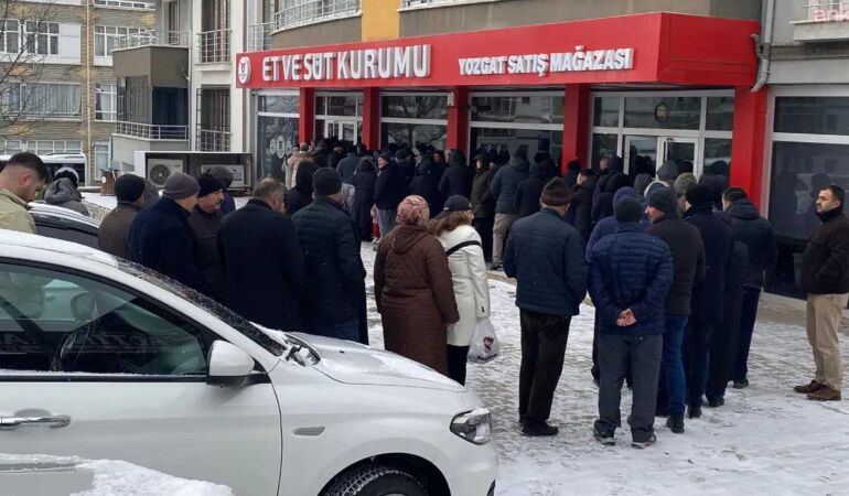 Yozgat’ta yurttaşlar soğukta ucuz et bekliyor