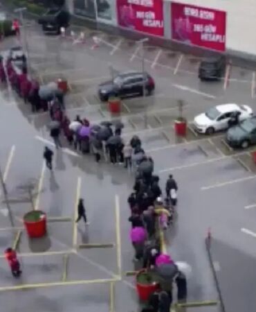 indirim izdihamı gece başladı