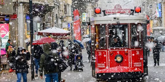 İstanbul’da kar yağışı etkili oluyor!