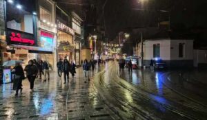 sağanak bastırdı, i̇stanbullular zor anlar yaşadı