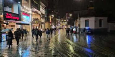 sağanak bastırdı, i̇stanbullular zor anlar yaşadı