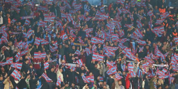 Fenerbahçe maçı sonrası… Trabzonspor taraftarından yönetime sert tepki!