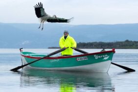 yaren leylek yine geldi 15’inci kez adem amca’nın kayığında