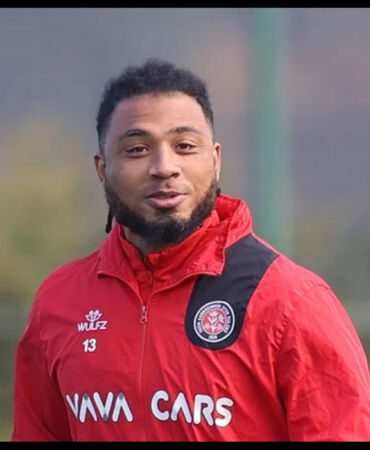 1905515-crawley-town-da-teknik-direktorluge-colin-kazim-richards-getirildi-69c394d1b3ded
