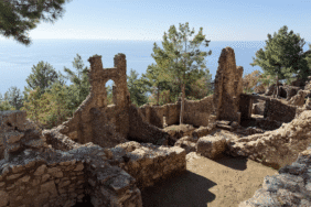 3 bin yıllık antik kentte kıskanan çatlasın yazısı