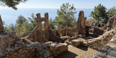 3 bin yıllık antik kentte kıskanan çatlasın yazısı