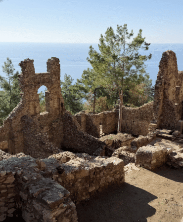 3 bin yıllık antik kentte kıskanan çatlasın yazısı